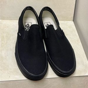 Vans classic slip-on black on black